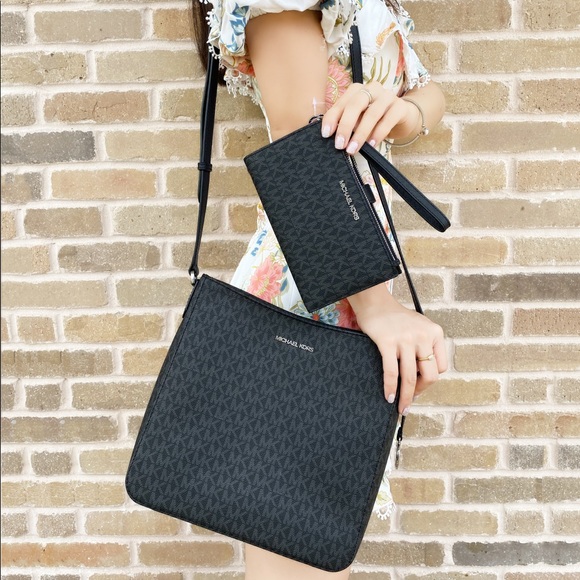 SALE‼️ BUNDLE Michael kors large crossbody wallet - Picture 2 of 3